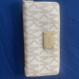Michael Kors Jet Set Wallet